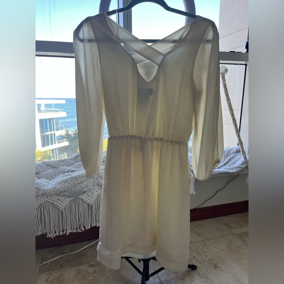 Mini white long sleeve dress - Picture 3 of 4